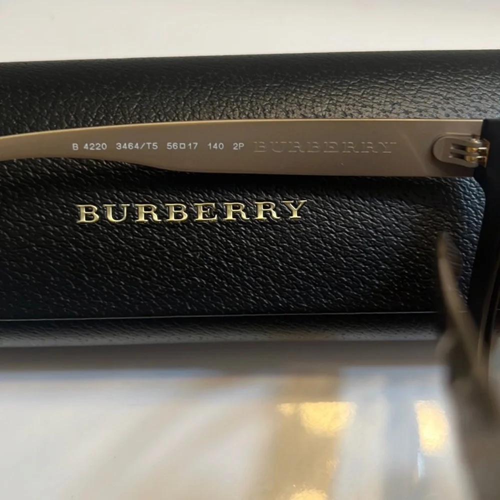 Burberry Sunglasses - Picture 11 of 11